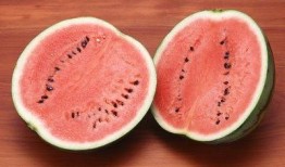 娱乐吃瓜酱贫富差距,揭秘贫富差距背后的娱乐现象